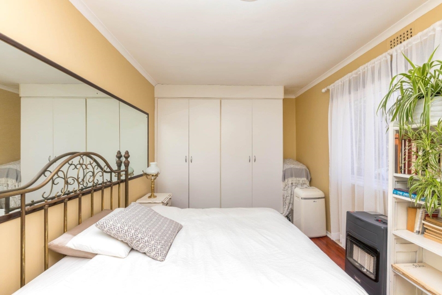 2 Bedroom Property for Sale in Vredehoek Western Cape